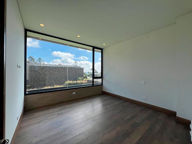 Casa de 3 alcobas en venta en Loma Del Chocho, Envigado, 300 m² · foto 9 de 17