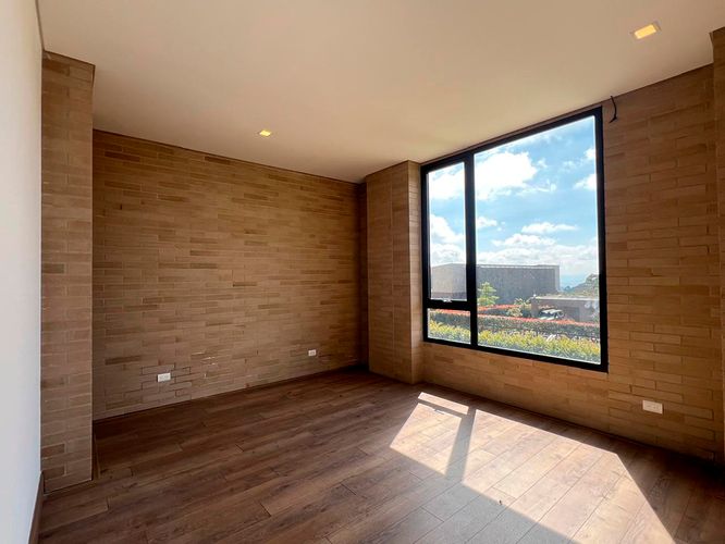 Casa de 3 alcobas en venta en Loma Del Chocho, Envigado, 300 m² · foto 10 de 17