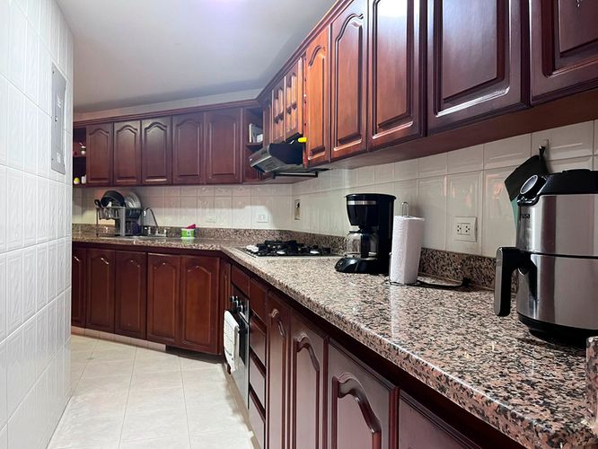 Apartamento de 3 alcobas en venta en El Poblado, Medellín, 210 m² · foto 10 de 20