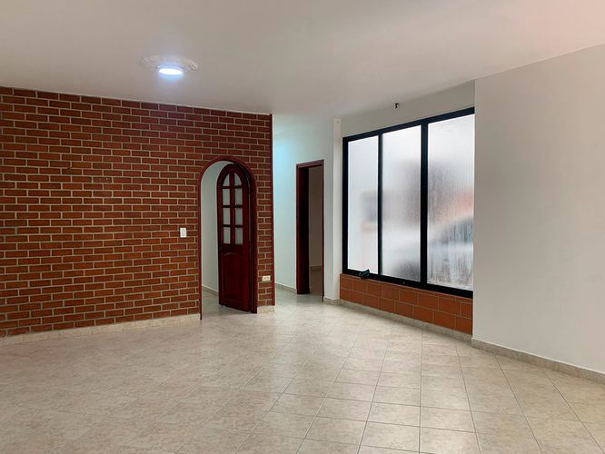 Local en arriendo en El Poblado, Medellín, 191 m² · foto 2 de 14