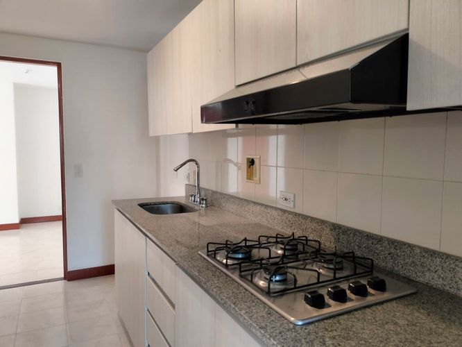Apartamento de 2 alcobas en arriendo en El Poblado, Medellín, 80 m² · foto 5 de 18
