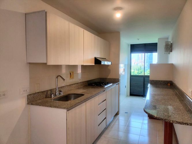 Apartamento de 2 alcobas en arriendo en El Poblado, Medellín, 80 m² · foto 6 de 18