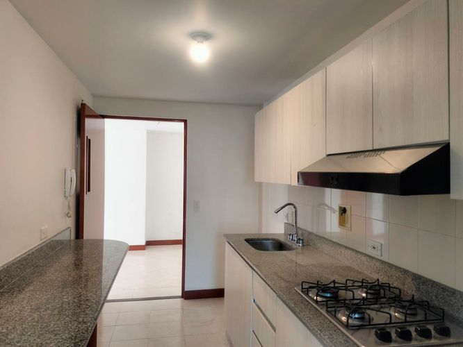 Apartamento de 2 alcobas en arriendo en El Poblado, Medellín, 80 m² · foto 7 de 18
