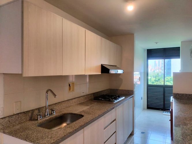 Apartamento de 2 alcobas en arriendo en El Poblado, Medellín, 80 m² · foto 8 de 18