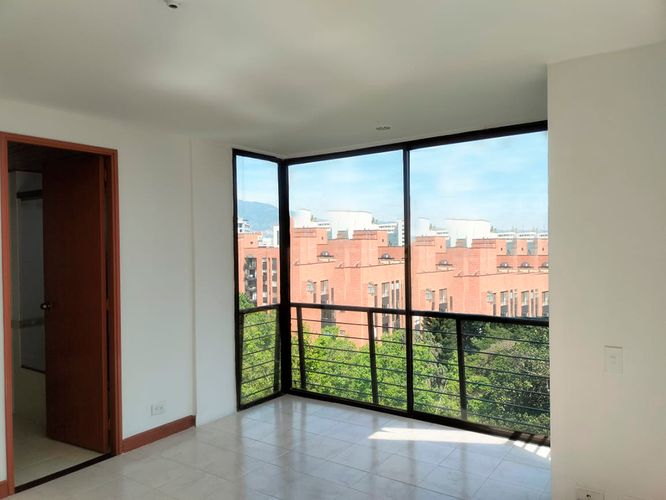 Apartamento de 2 alcobas en arriendo en El Poblado, Medellín, 80 m² · foto 12 de 18