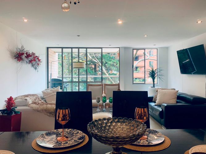 Apartamento de 3 alcobas en venta en El Poblado, Medellín, 100 m² · foto 2 de 18