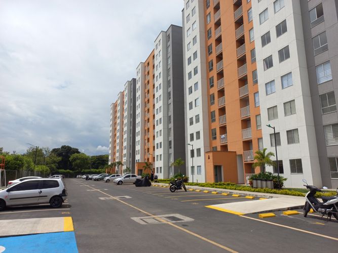 Apartamento de 2 alcobas en venta en Unicentro Palmira, Palmira, 60 m² · foto 3 de 12