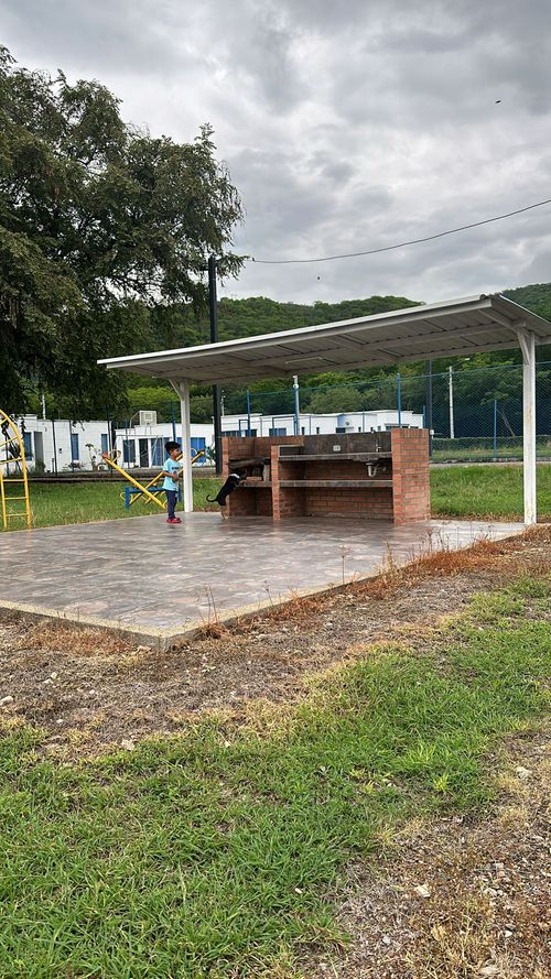 Casa de 5 alcobas en venta en Miraflores, Girardot, 240 m² · foto 2 de 11