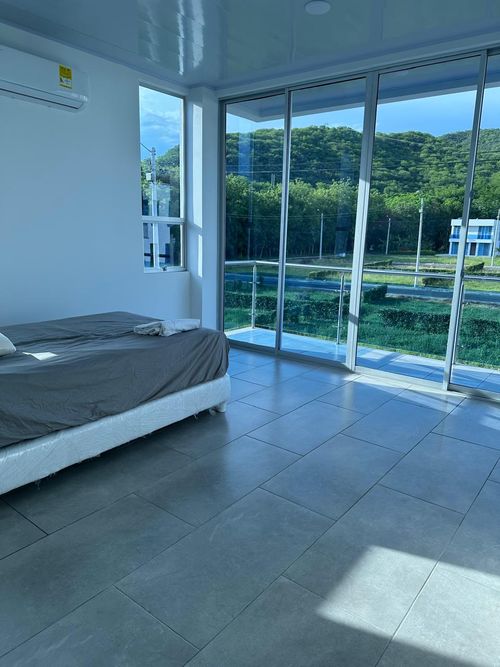 Casa de 5 alcobas en venta en Miraflores, Girardot, 240 m² · foto 4 de 11