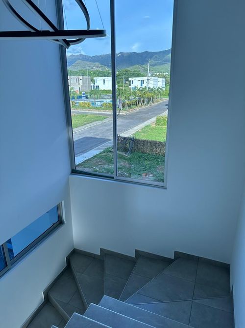 Casa de 5 alcobas en venta en Miraflores, Girardot, 240 m² · foto 7 de 11