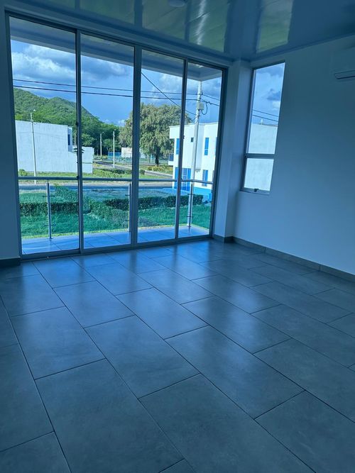 Casa de 5 alcobas en venta en Miraflores, Girardot, 240 m² · foto 8 de 11