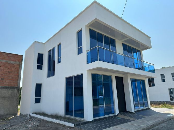 Casa de 5 alcobas en venta en Miraflores, Girardot, 240 m² · foto 9 de 11