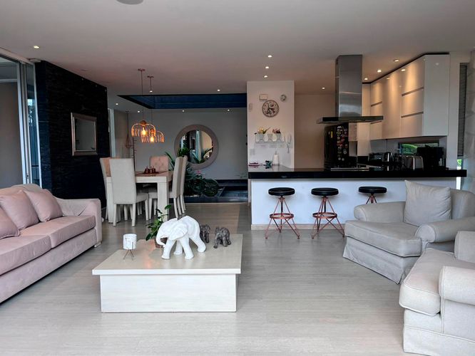 Casa de 3 alcobas en venta en Loma El Atravesado, Envigado, 400 m² · foto 2 de 20