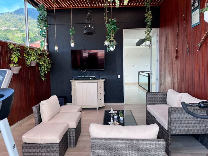 Casa de 3 alcobas en venta en Loma El Atravesado, Envigado, 400 m² · foto 3 de 20