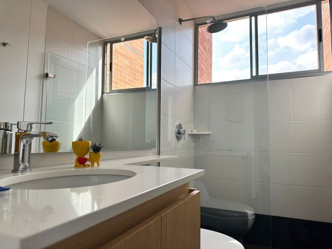 Apartamento de 3 alcobas en arriendo en El Poblado, Medellín, 157 m² · foto 13 de 17