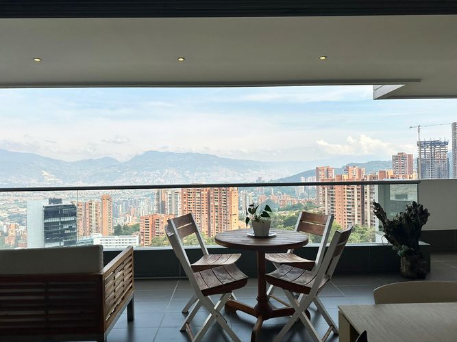 Apartamento de 3 alcobas en arriendo en El Poblado, Medellín, 157 m² · foto 16 de 17
