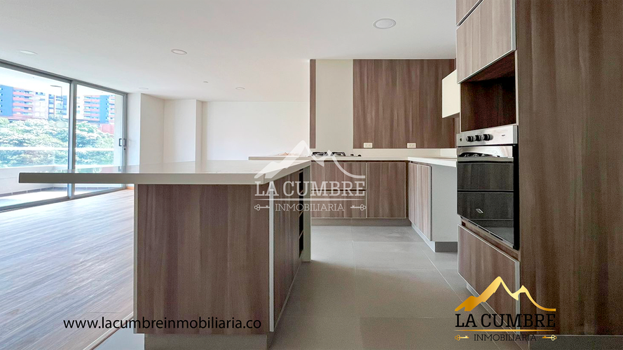 Apartamento de 3 alcobas en arriendo en Loma De Las Brujas, Envigado, 130 m² · foto 4 de 13