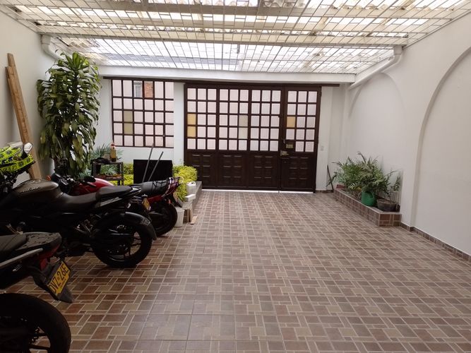 Casa de 7 alcobas en venta en La Soledad, Bogotá, 245 m² · foto 4 de 24