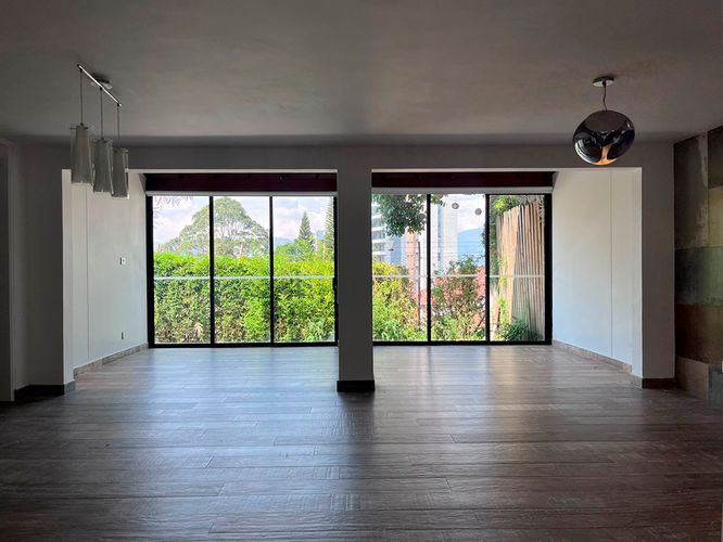 Casa de 2 alcobas en arriendo en El Poblado, Medellín, 235 m² · foto 1 de 20