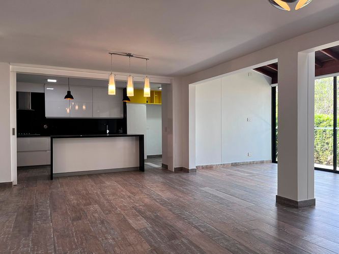 Casa de 2 alcobas en arriendo en El Poblado, Medellín, 235 m² · foto 2 de 20