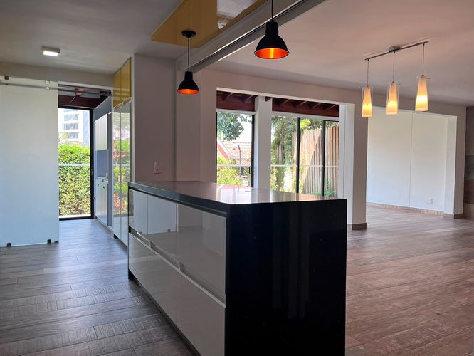 Casa de 2 alcobas en arriendo en El Poblado, Medellín, 235 m² · foto 8 de 20