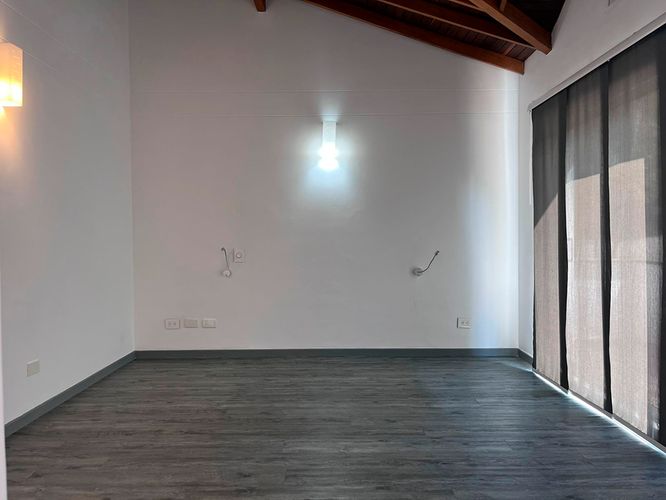 Casa de 2 alcobas en arriendo en El Poblado, Medellín, 235 m² · foto 12 de 20