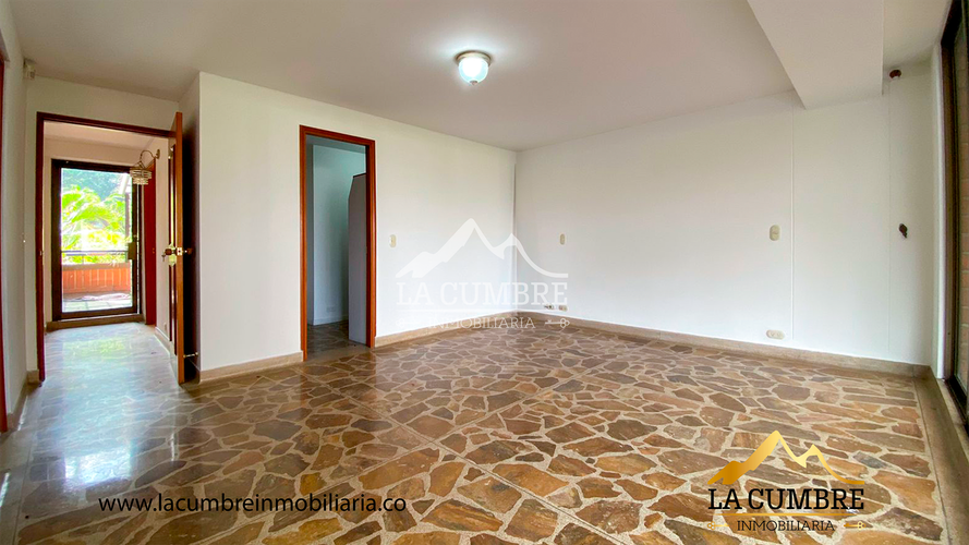 Apartamento de 3 alcobas en arriendo en Los Balsos, Medellín, 260 m² · foto 2 de 13