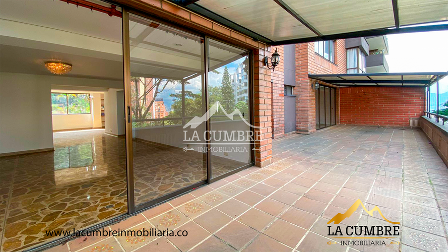 Apartamento de 3 alcobas en arriendo en Los Balsos, Medellín, 260 m² · foto 3 de 13