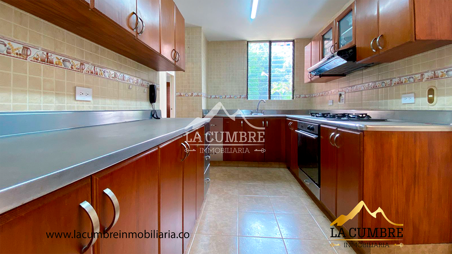 Apartamento de 3 alcobas en arriendo en Los Balsos, Medellín, 260 m² · foto 5 de 13