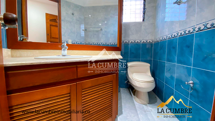Apartamento de 3 alcobas en arriendo en Los Balsos, Medellín, 260 m² · foto 7 de 13