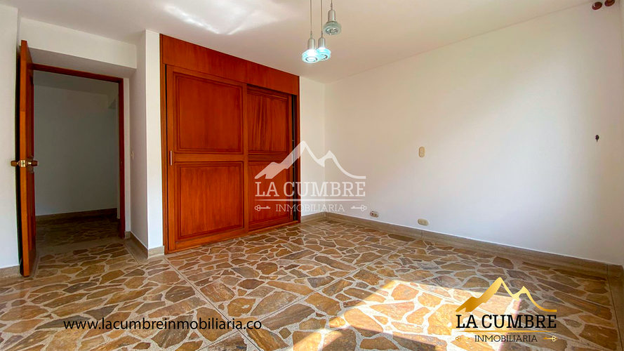 Apartamento de 3 alcobas en arriendo en Los Balsos, Medellín, 260 m² · foto 9 de 13