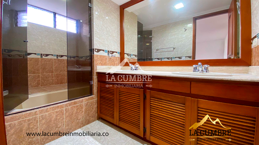 Apartamento de 3 alcobas en arriendo en Los Balsos, Medellín, 260 m² · foto 10 de 13