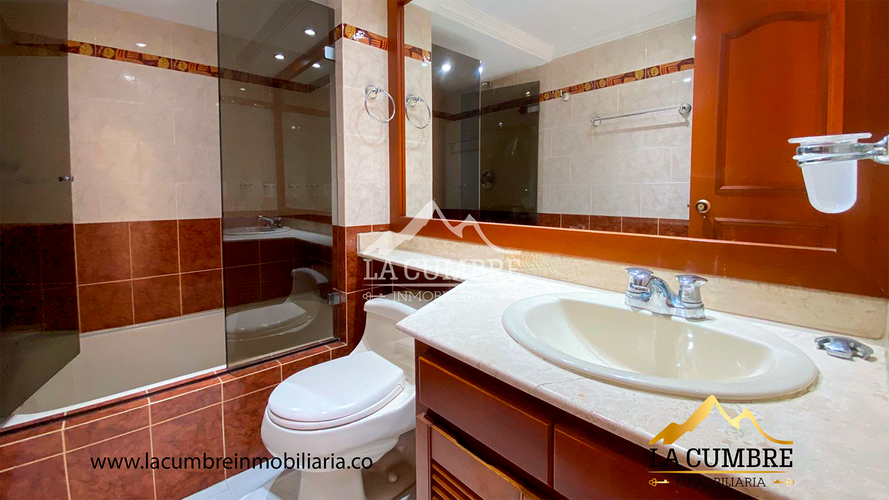 Apartamento de 3 alcobas en arriendo en Los Balsos, Medellín, 260 m² · foto 12 de 13