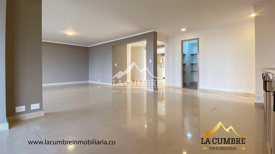 Apartamento de 3 alcobas en arriendo en Los Balsos, Medellín, 278 m² · foto 3 de 19