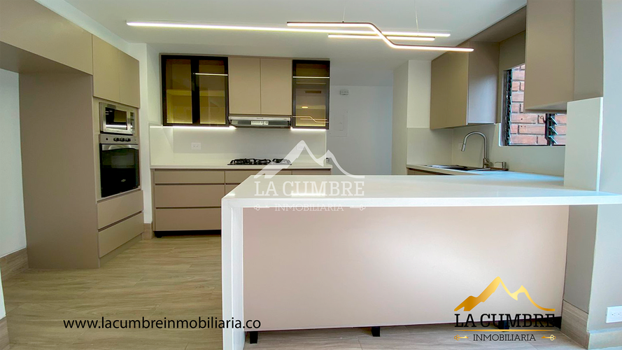 Apartamento de 3 alcobas en arriendo en Los Balsos, Medellín, 278 m² · foto 5 de 19
