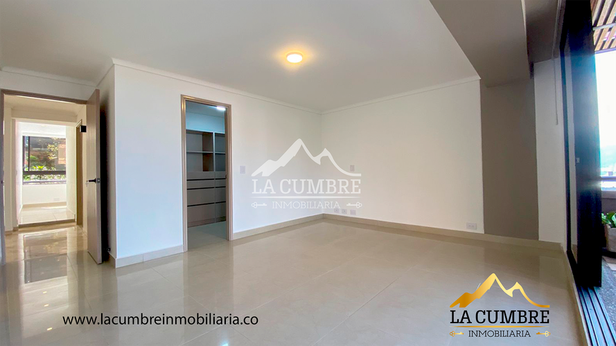 Apartamento de 3 alcobas en arriendo en Los Balsos, Medellín, 278 m² · foto 16 de 19