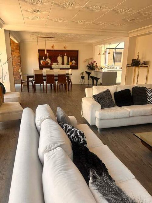 Apartamento de 3 alcobas en venta en Chicó Navarra, Bogotá, 214 m² · foto 2 de 16