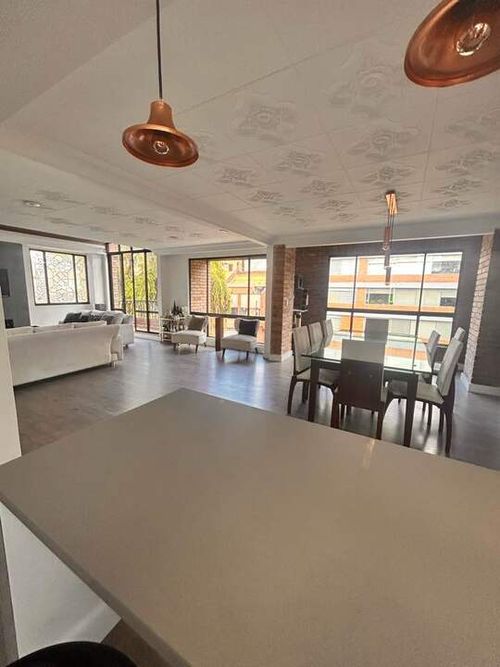 Apartamento de 3 alcobas en venta en Chicó Navarra, Bogotá, 214 m² · foto 9 de 16