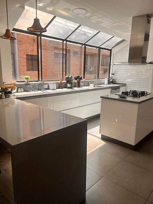 Apartamento de 3 alcobas en venta en Chicó Navarra, Bogotá, 214 m² · foto 10 de 16