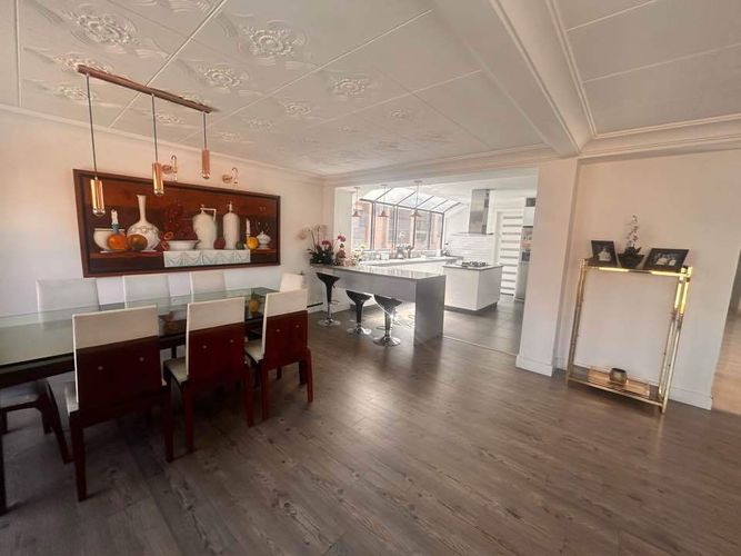 Apartamento de 3 alcobas en venta en Chicó Navarra, Bogotá, 214 m² · foto 11 de 16