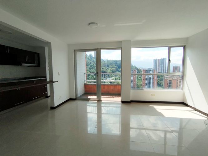 Apartamento de 3 alcobas en arriendo en El Poblado, Medellín, 84 m² · foto 3 de 17