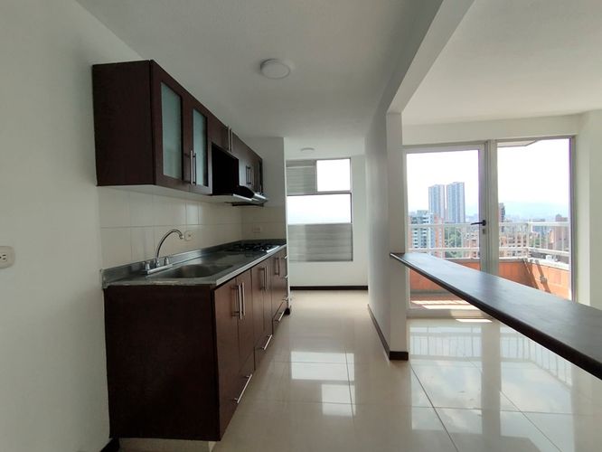 Apartamento de 3 alcobas en arriendo en El Poblado, Medellín, 84 m² · foto 5 de 17