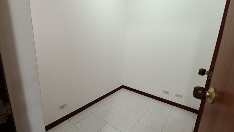Apartamento de 3 alcobas en venta en Castropol, Medellín, 120 m² · foto 10 de 24