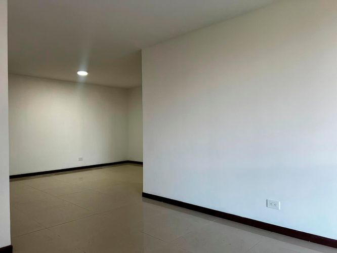 Apartamento de 3 alcobas en arriendo en Cumbres, Envigado, 80 m² · foto 4 de 19
