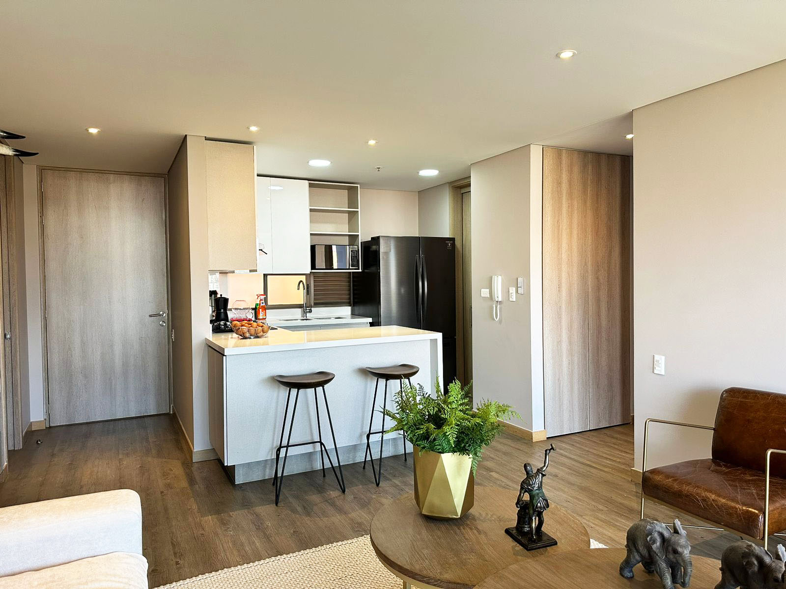Apartamento en arriendo en Loma De Los Gonzalez, Medellín · foto 8 de 16