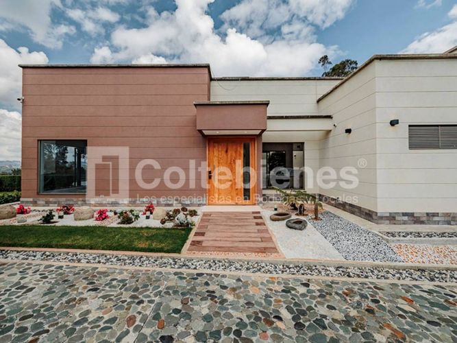 Casa de 5 alcobas en venta en Loma Del Escobero, Envigado, 700 m² · foto 3 de 22