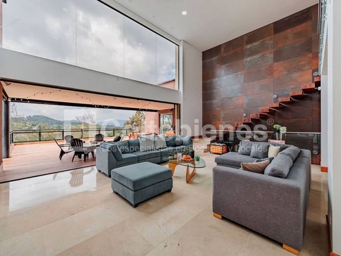 Casa de 5 alcobas en venta en Loma Del Escobero, Envigado, 700 m² · foto 5 de 22