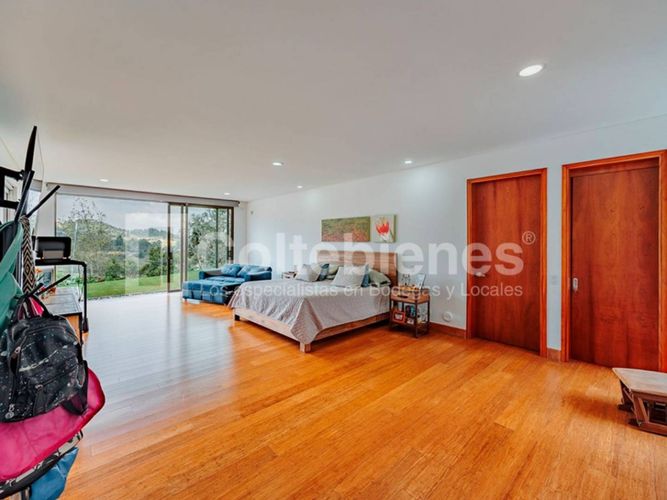 Casa de 5 alcobas en venta en Loma Del Escobero, Envigado, 700 m² · foto 17 de 22