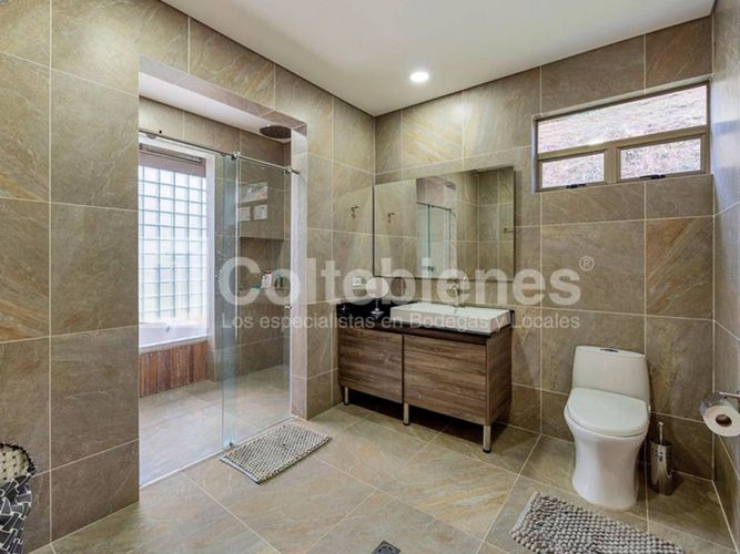 Casa de 5 alcobas en venta en Loma Del Escobero, Envigado, 700 m² · foto 19 de 22