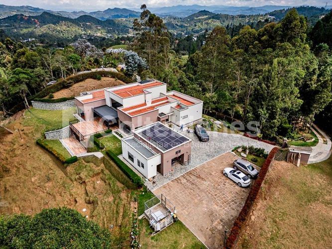 Casa de 5 alcobas en venta en Loma Del Escobero, Envigado, 700 m² · foto 22 de 22